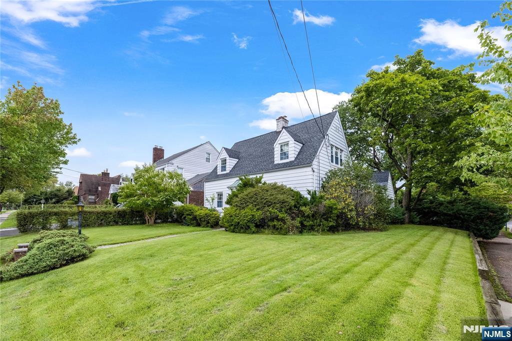 633 Prospect Avenue - Photo 2