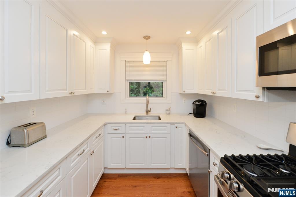 39-39 Brookside Avenue - Photo 5