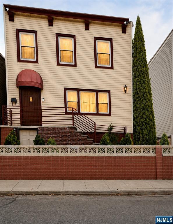 328 Liberty Avenue - Photo 1
