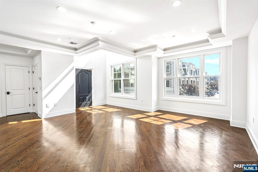 Photo 3 of Townhouse for sale at 6 Marquis Ct, Edgewater, NJ 07020 | MLS# 26033537 | Listing updated on 2026-09-18