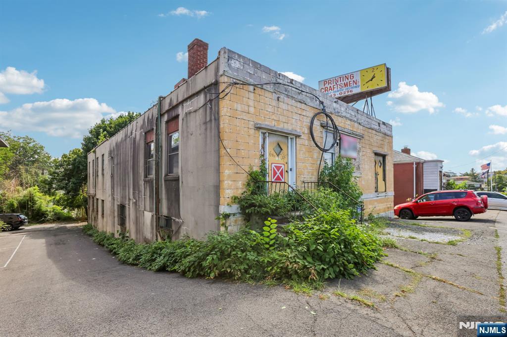 130 Bergen Boulevard - Photo 1