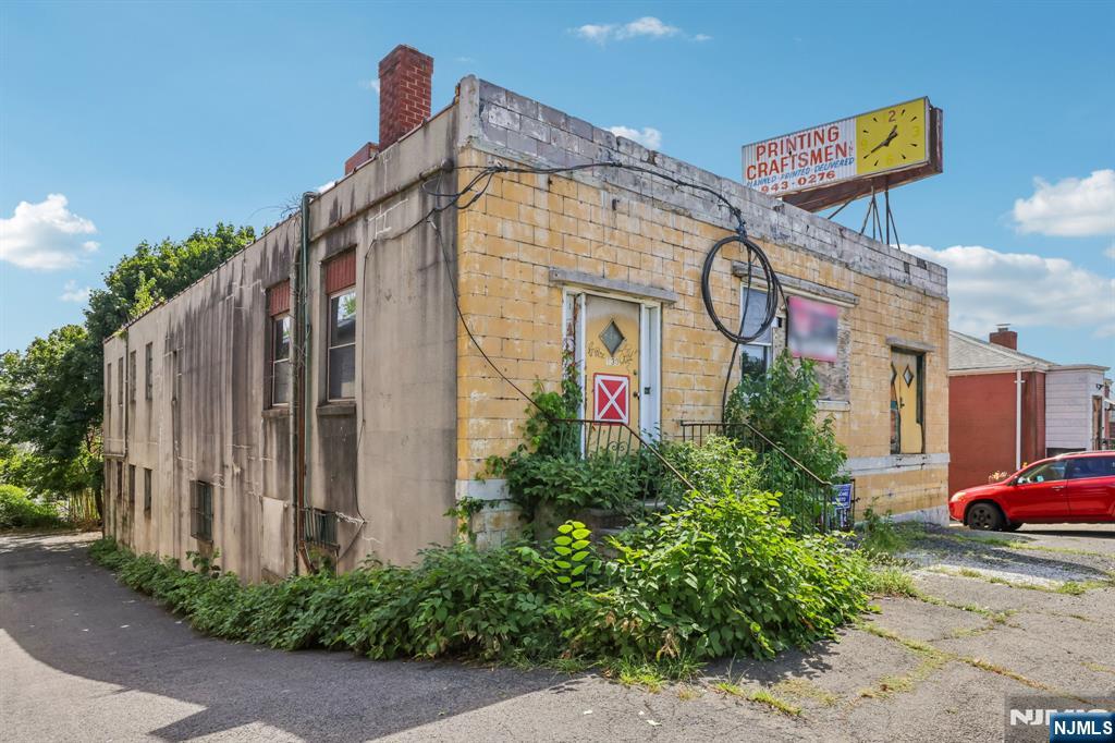 130 Bergen Boulevard - Photo 2