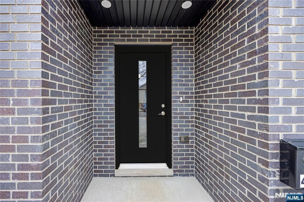 428 Lafayette Avenue - Photo 2