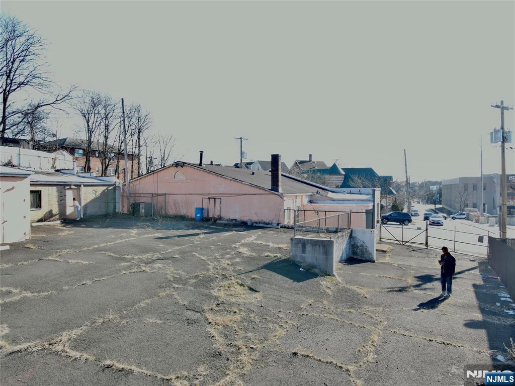 425 Paterson Avenue - Photo 3