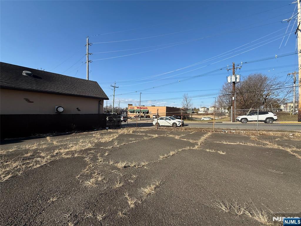 425 Paterson Avenue - Photo 4