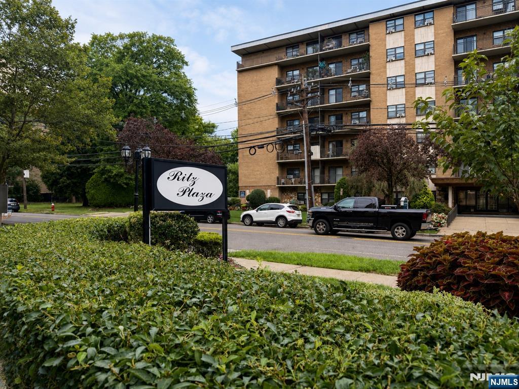 344 Prospect Avenue 4H - Photo 2