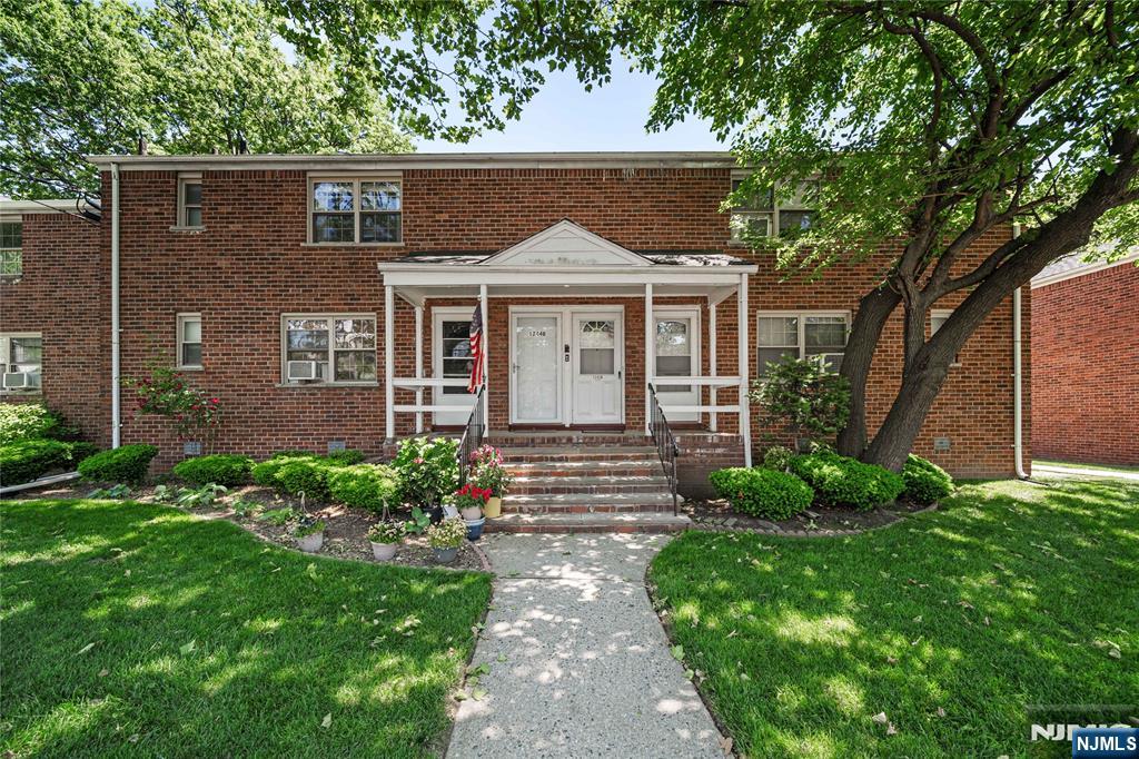 1244 Inwood Terrace B - Photo 1