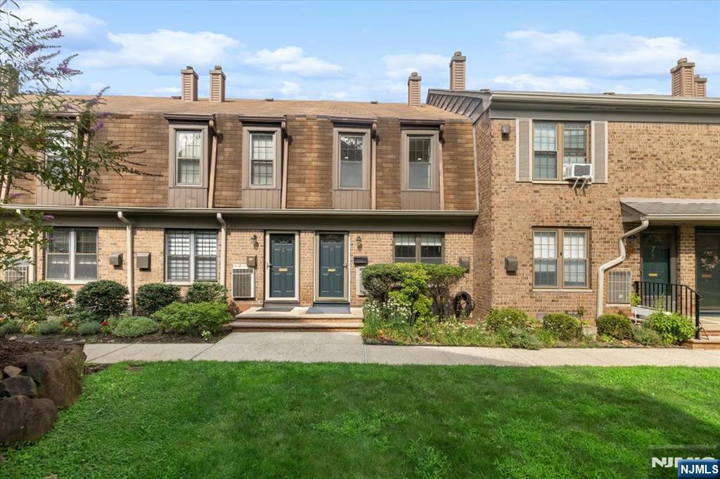 Photo 1 of Townhouse for sale at 181 Long Hl #6, Little Falls, NJ 07424 | MLS# 26033564 | Listing updated on 2026-09-19
