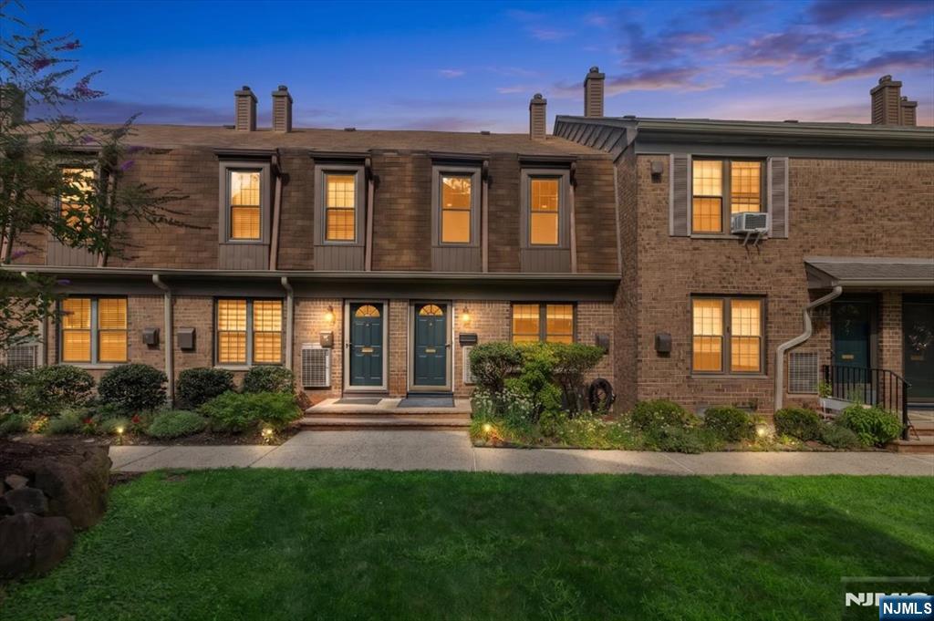 181 Long Hill 6 - Photo 2