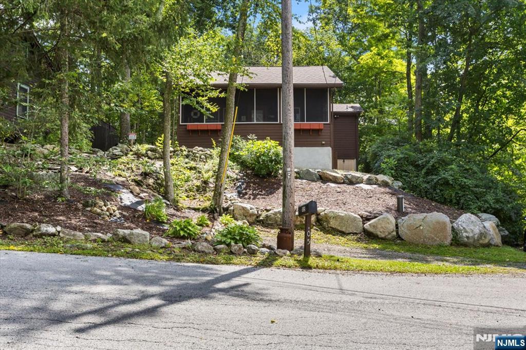 105 Shore Road - Photo 3