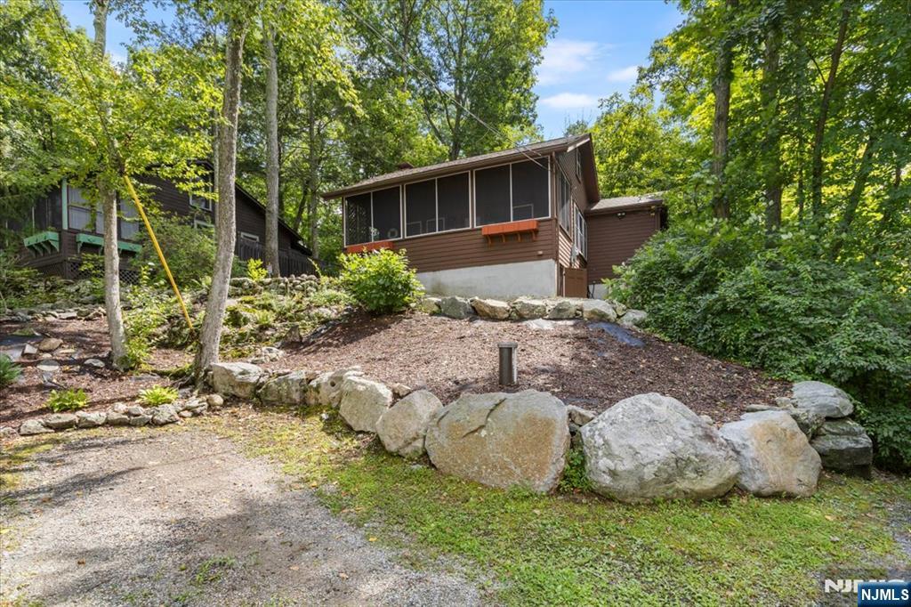 105 Shore Road - Photo 4
