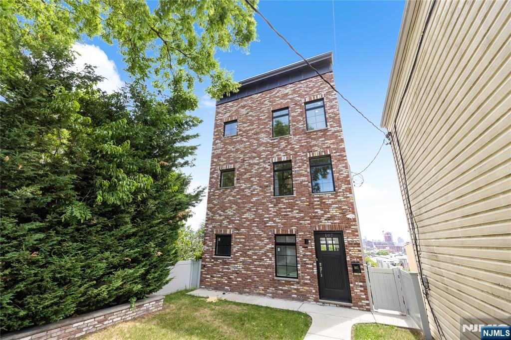 Photo 32 of Single family home for sale at 107 Mountain Rd, Jersey City, NJ 07307 | MLS# 26033573 | Listing updated on 2026-09-04