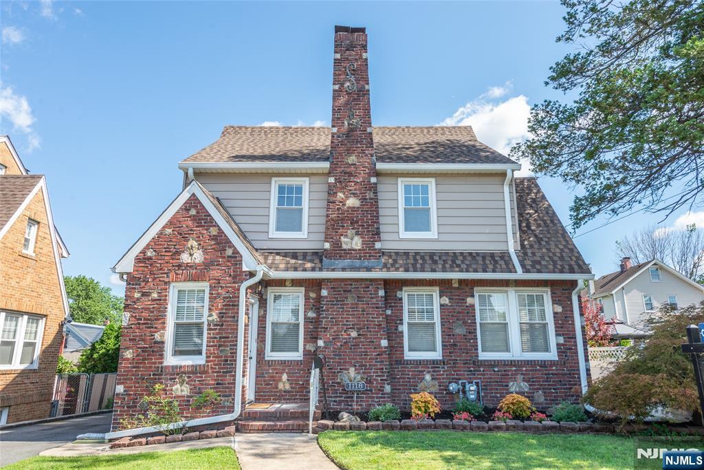 Photo 3 of Single family home for sale at 1118 Van Houten Ave, Clifton, NJ 07013 | MLS# 26033590 | Listing updated on 2026-09-19