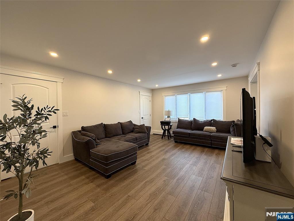 682 Valley Brook Avenue 2 - Photo 4