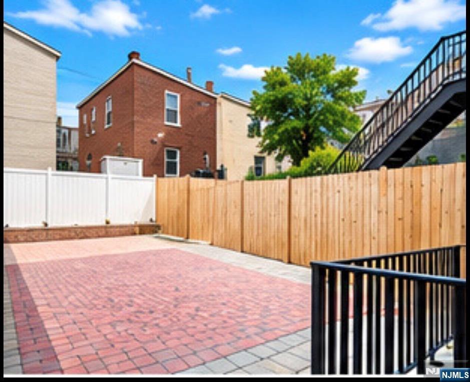 142 Ripley Place - Photo 4