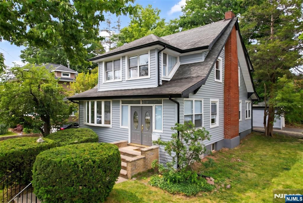 933 Maple Avenue - Photo 1