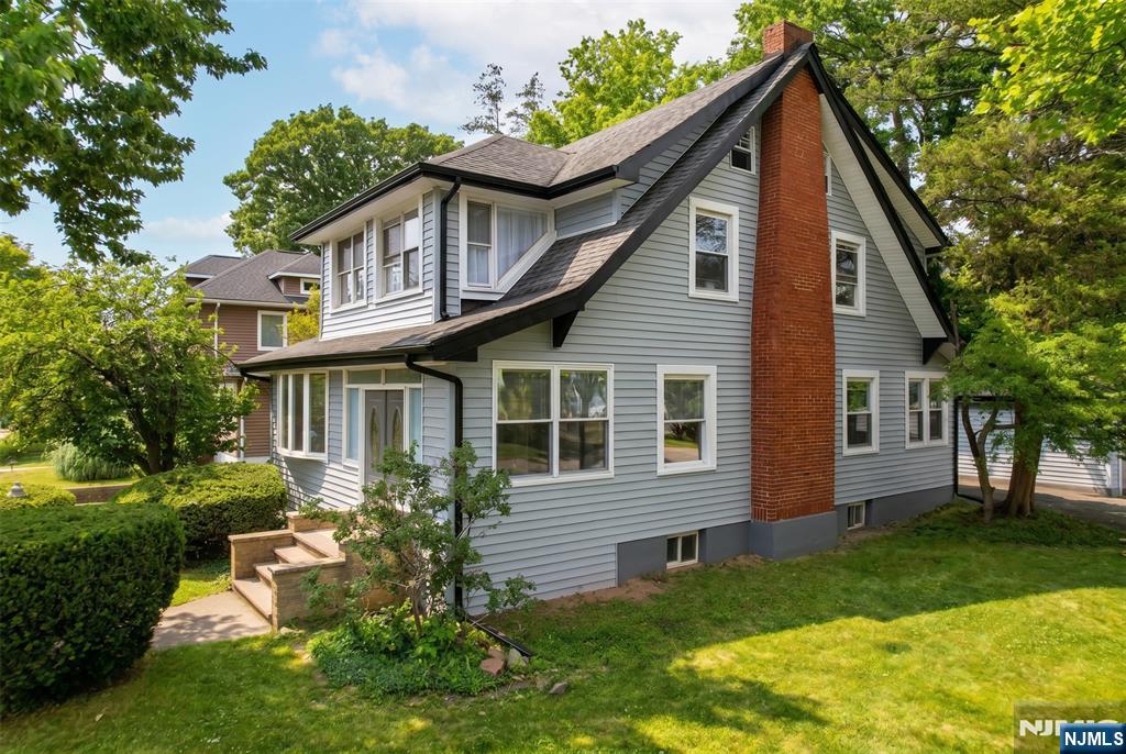 933 Maple Avenue - Photo 2