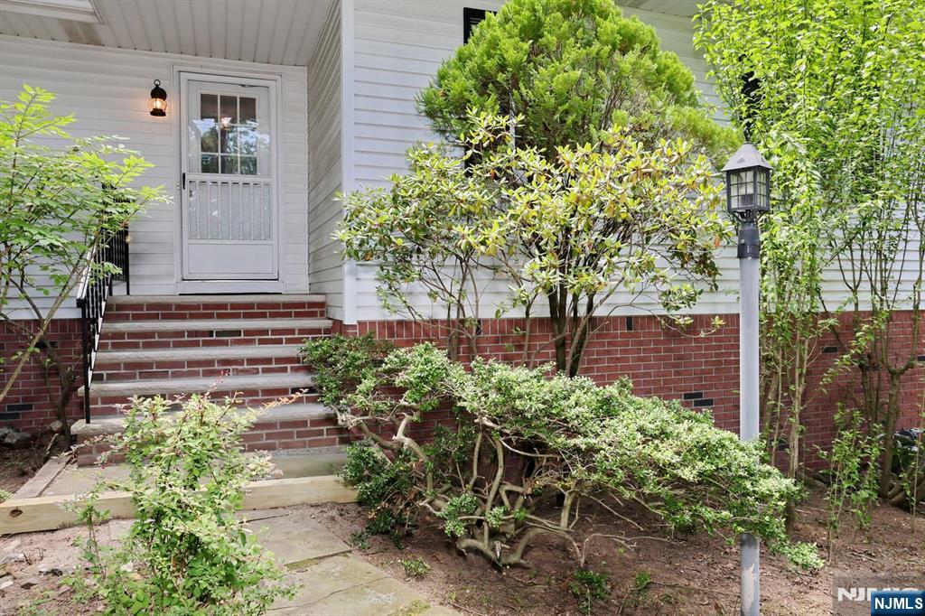 33 Hillside Avenue - Photo 2