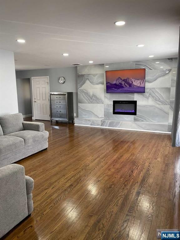 16-37 Parmelee Avenue - Photo 1