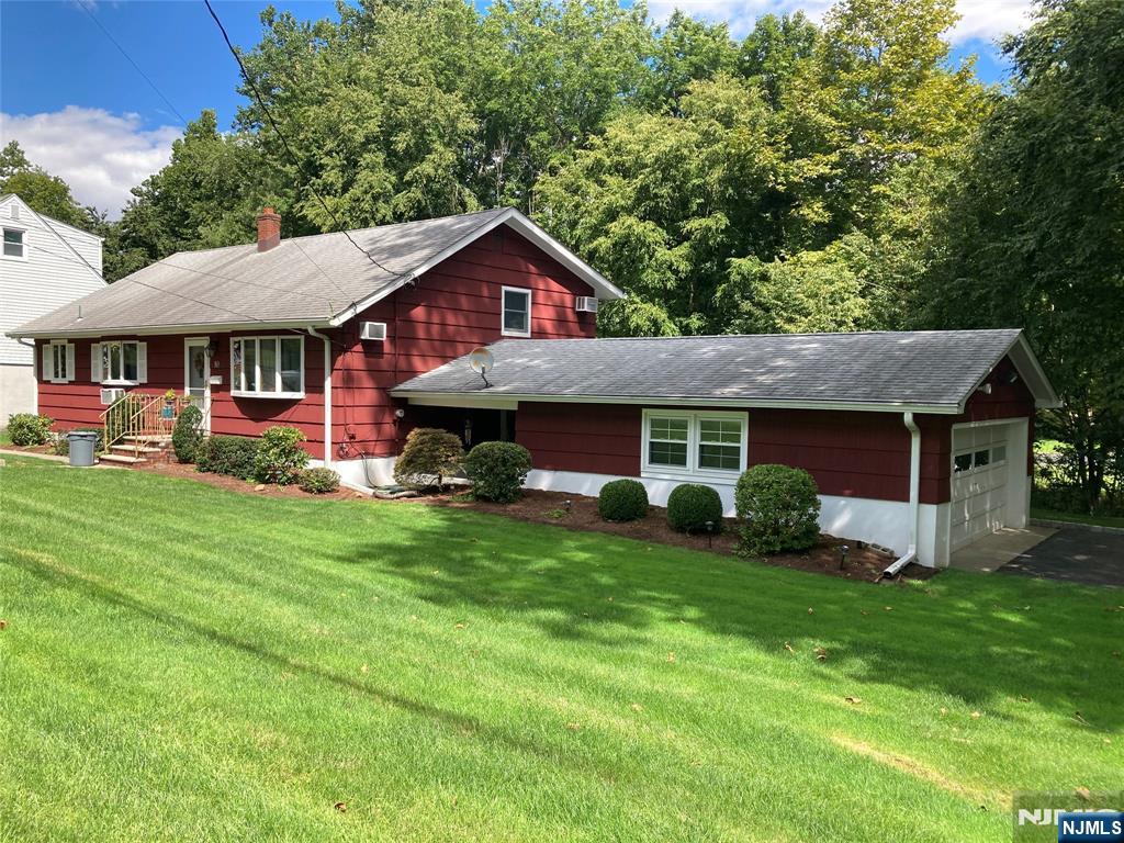 10 Pinecrest Terrace - Photo 1