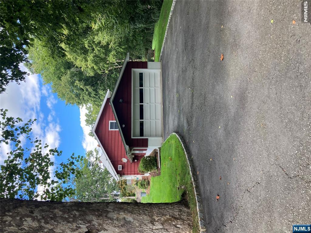 10 Pinecrest Terrace - Photo 2