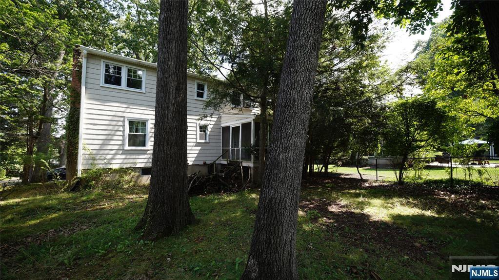 Photo 2 of Sale Pending at 163 Chestnut Dr, Wayne, NJ 07470 | MLS# 26033635 | Listing updated on 2026-09-15