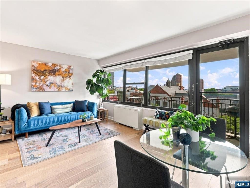 135 Montgomery Street 8B - Photo 1
