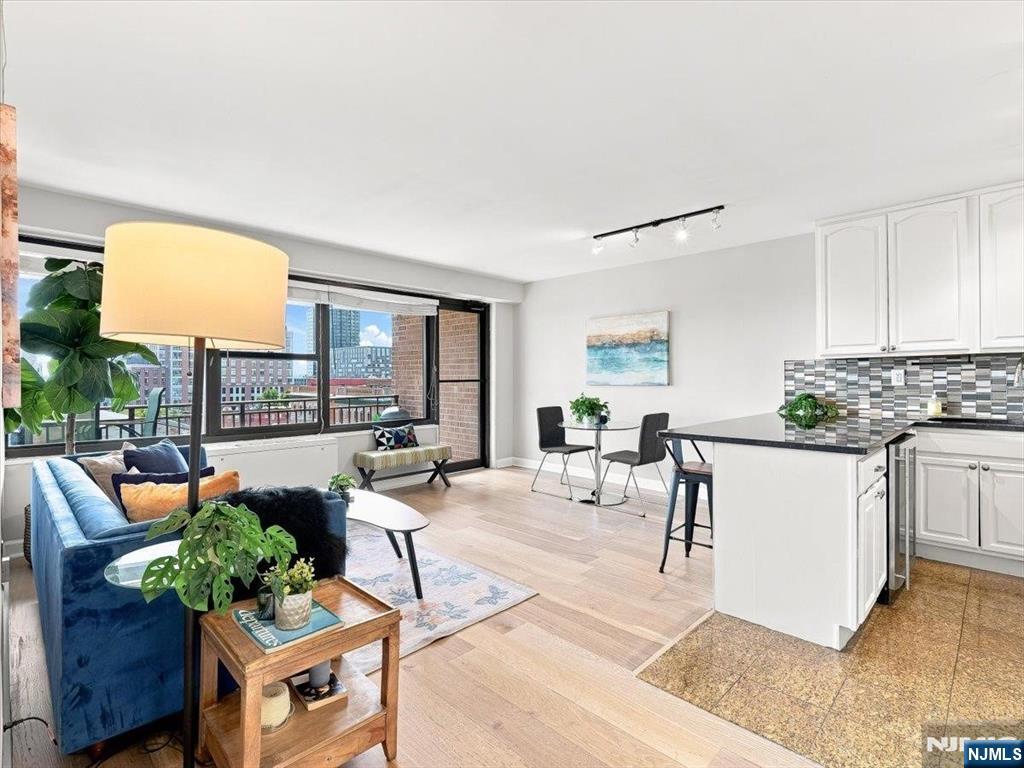 135 Montgomery Street 8B - Photo 4