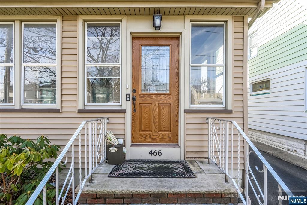 466 Beardsley Avenue - Photo 3