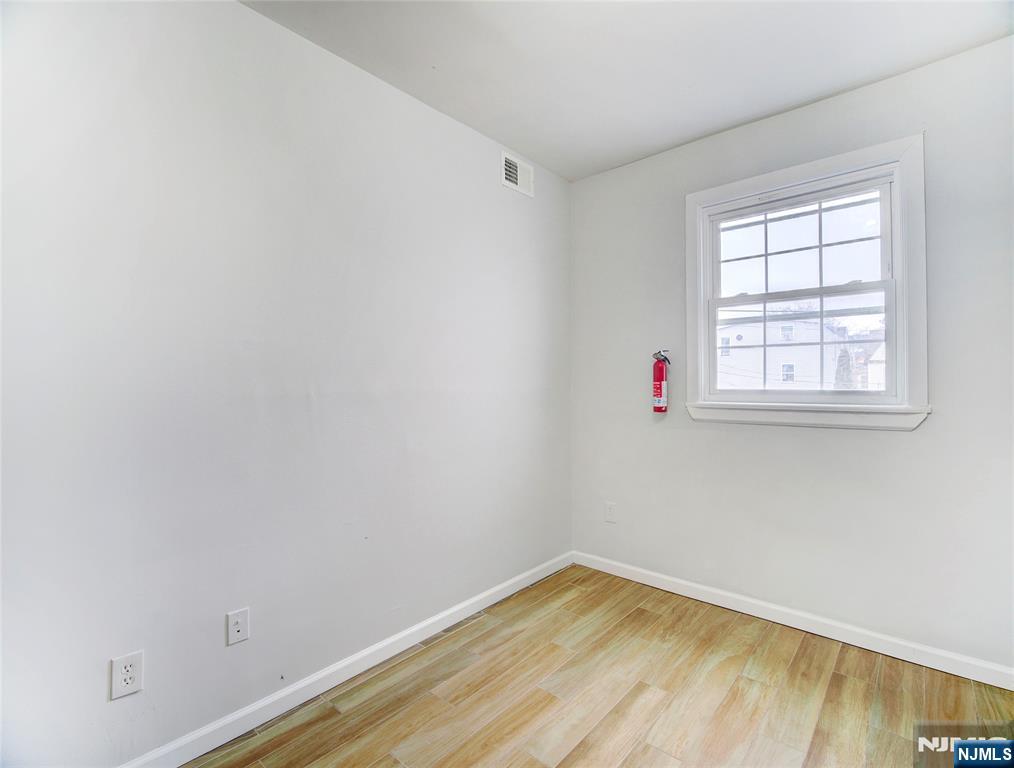 762 Summer Avenue - Photo 4