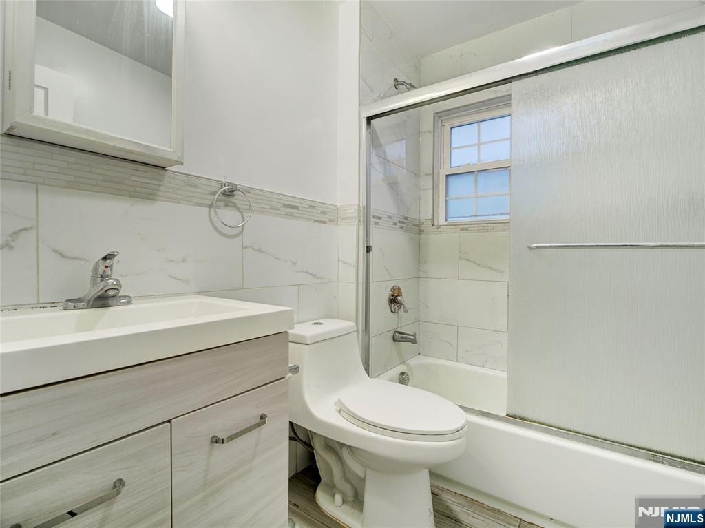 762 Summer Avenue - Photo 5