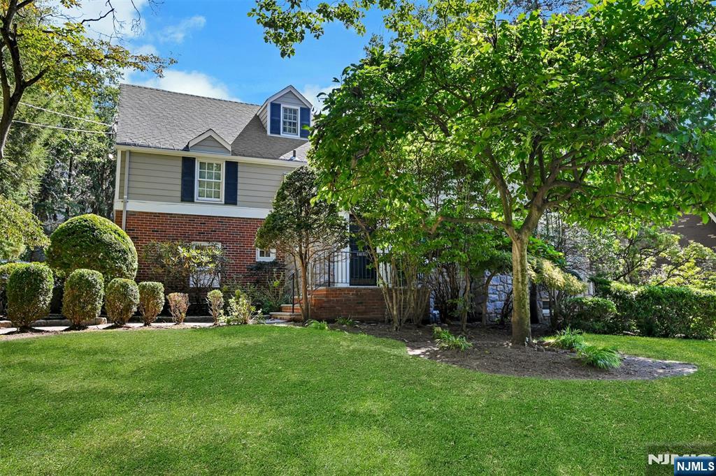 626 Sunderland Road - Photo 2