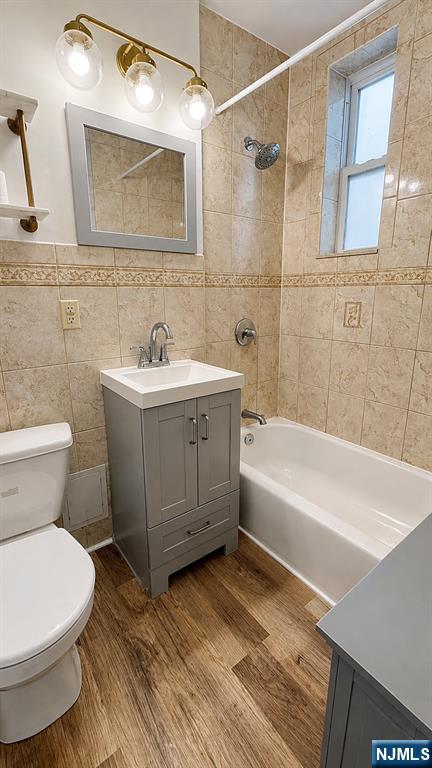 2160 Center Avenue 2L - Photo 3