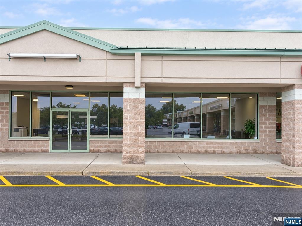 1025 Macarthur Boulevard - Photo 1