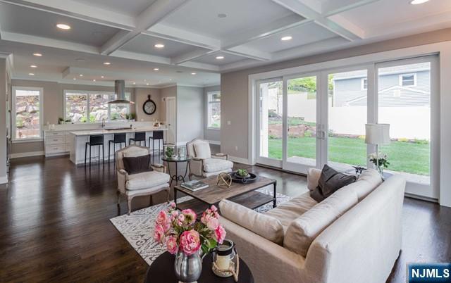 51 Phelps Avenue - Photo 1