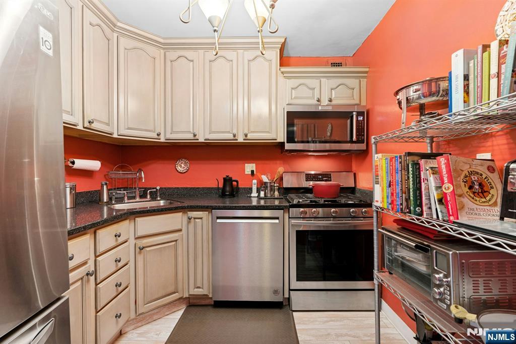 2100 Linwood Avenue 6C - Photo 1