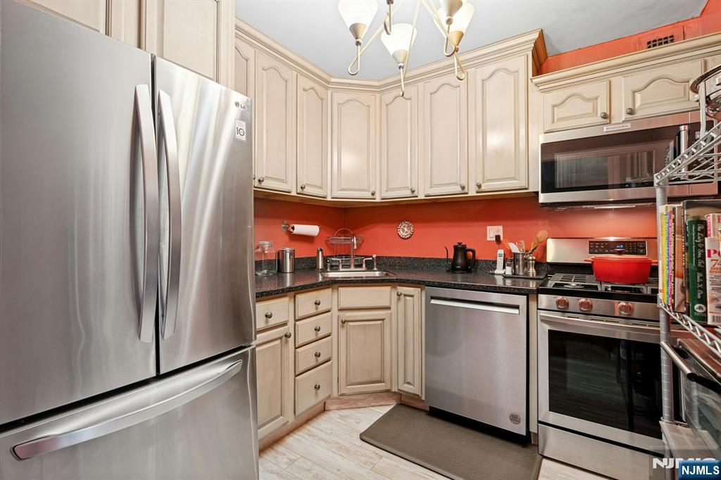2100 Linwood Avenue 6C - Photo 2