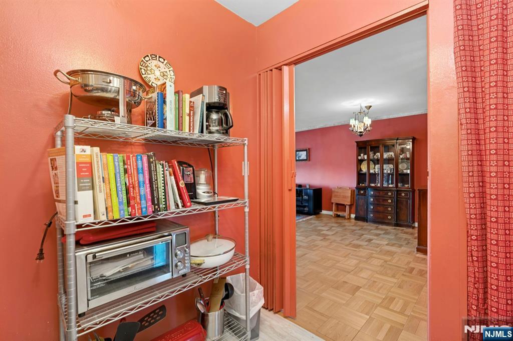 2100 Linwood Avenue 6C - Photo 4