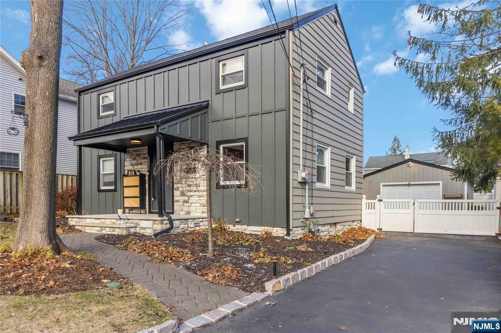 31 Sherman Avenue - Photo 2