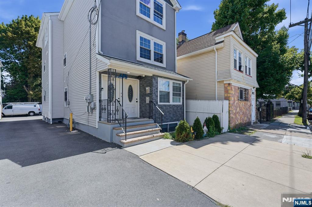 428 Valley Street - Photo 2