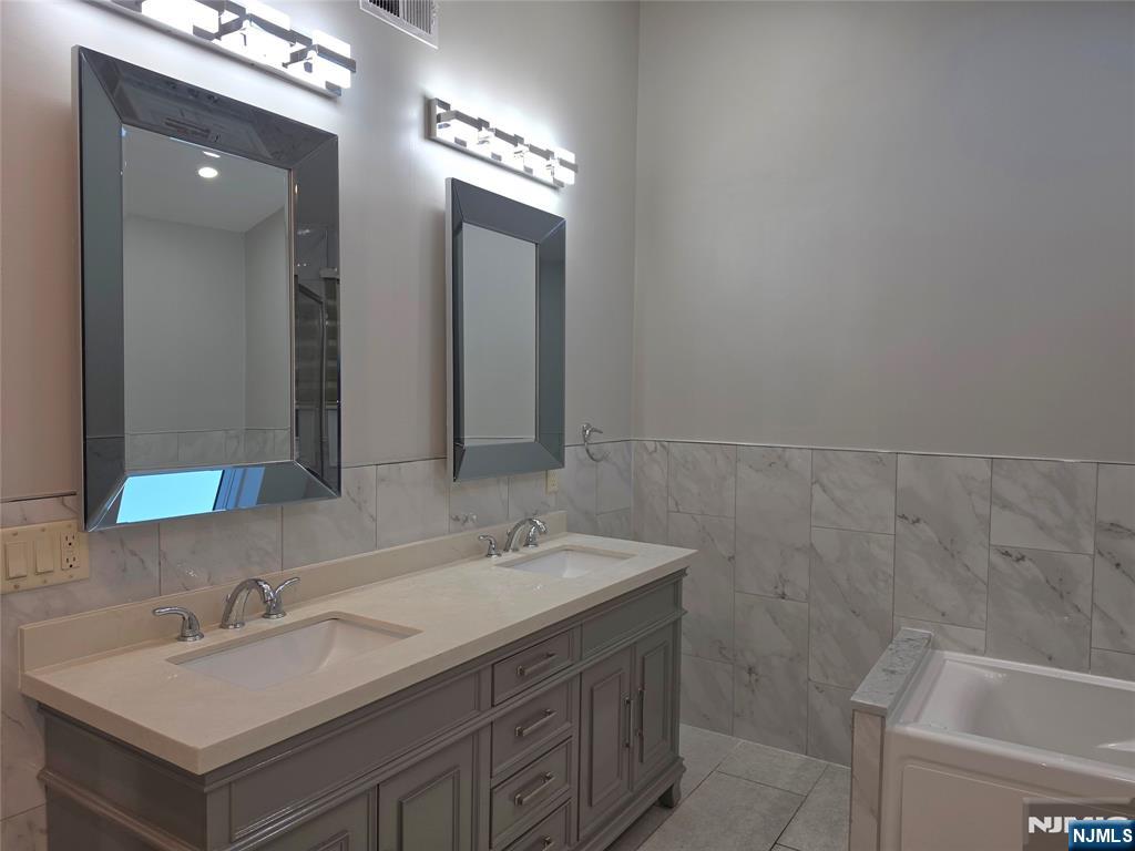 2461 Rossett Street — photo 15