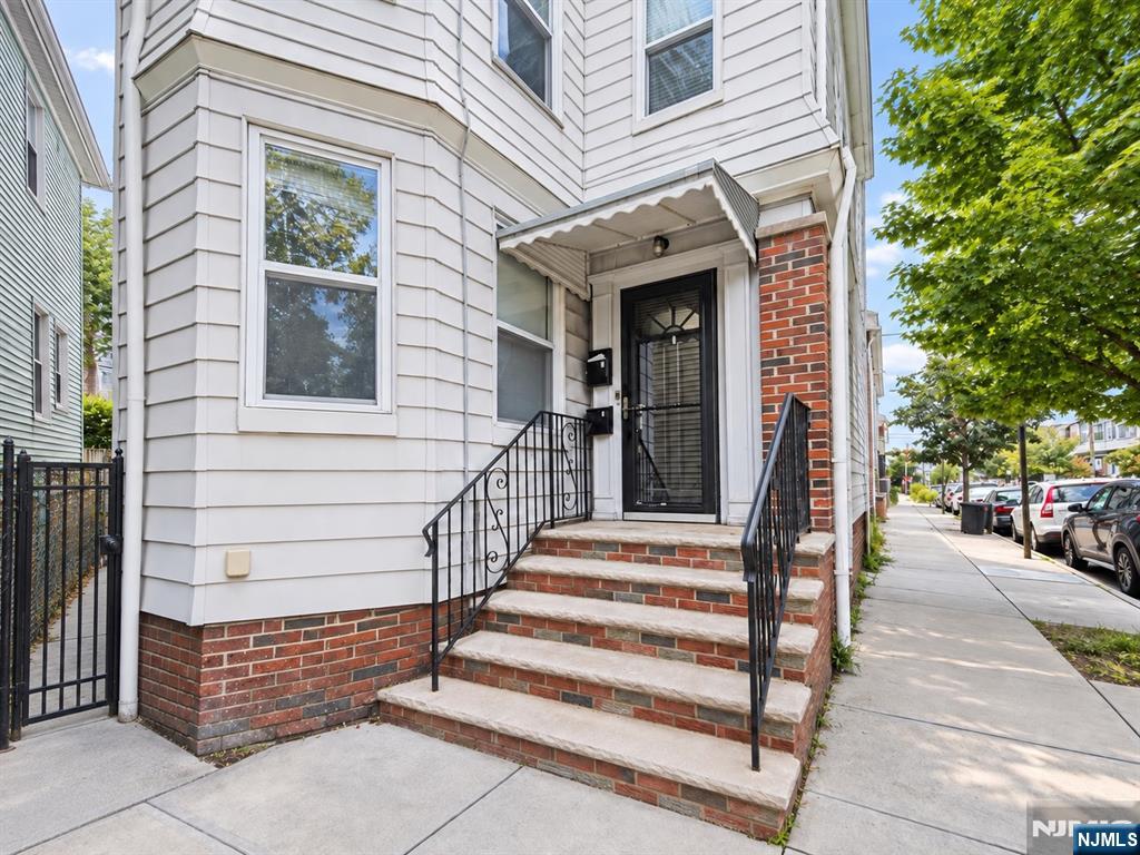212 John Street - Photo 2