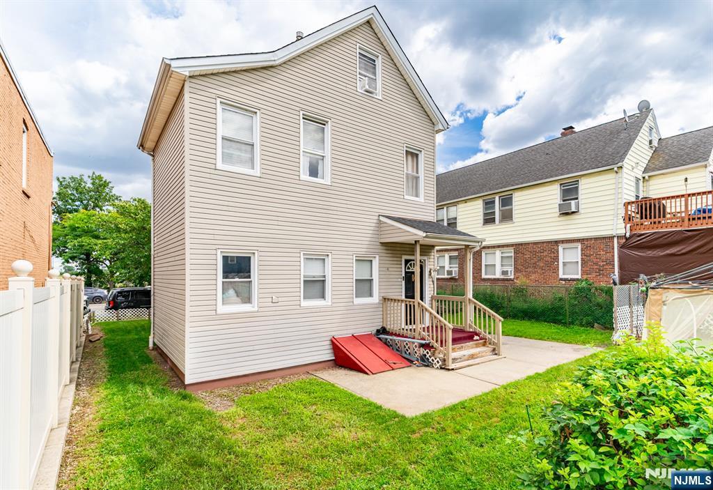3024 Wood Avenue - Photo 2