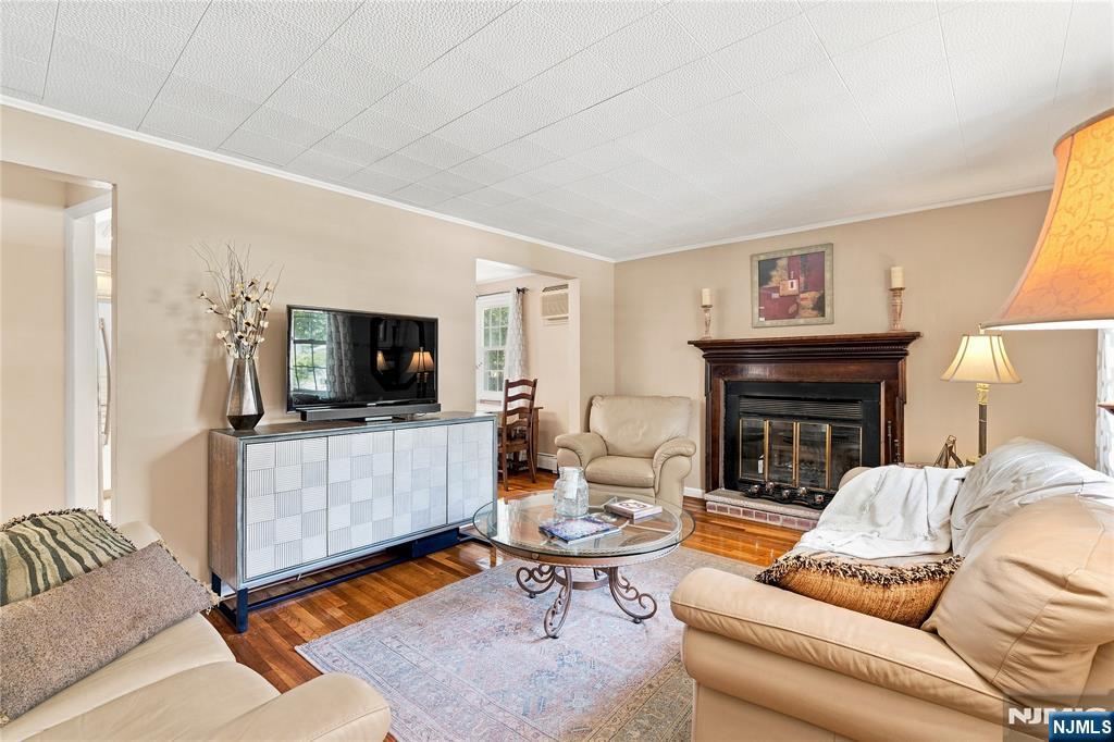 42 7th Avenue 1 - Photo 3