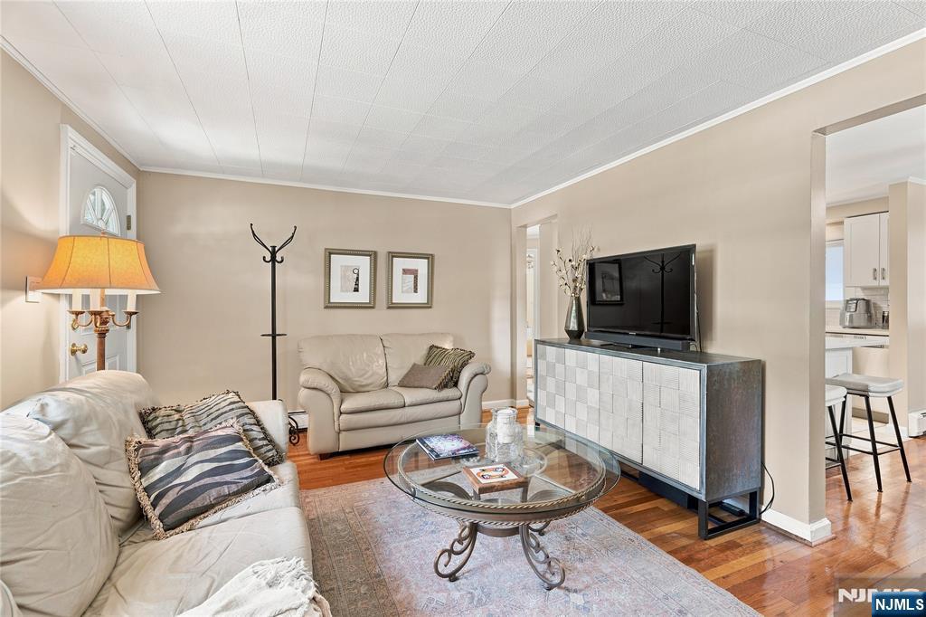 42 7th Avenue 1 - Photo 4