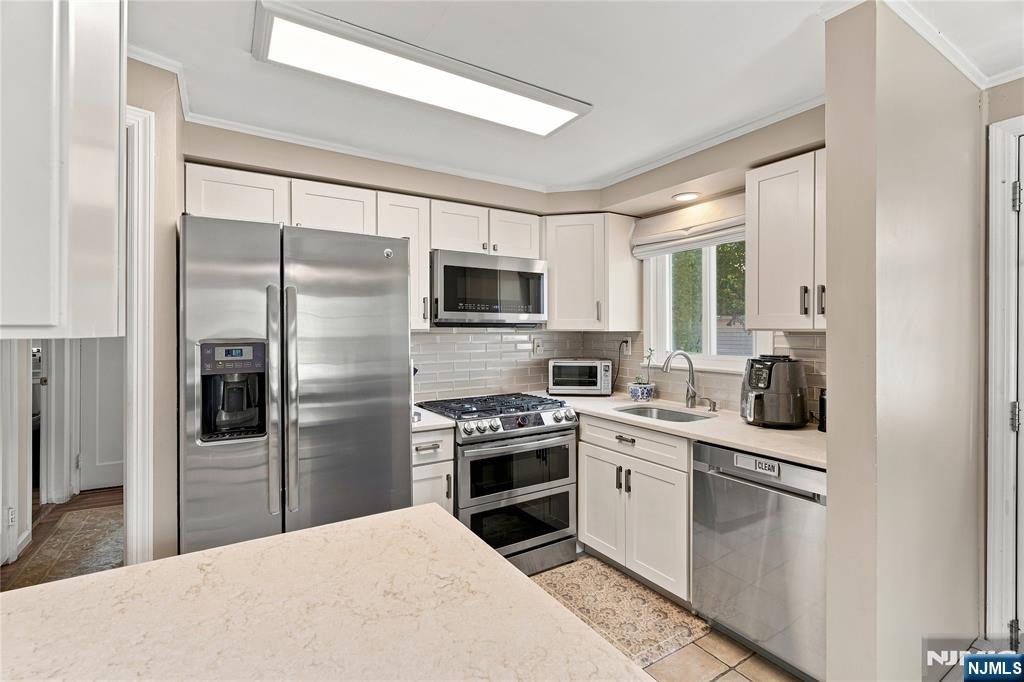 42 7th Avenue 1 - Photo 5