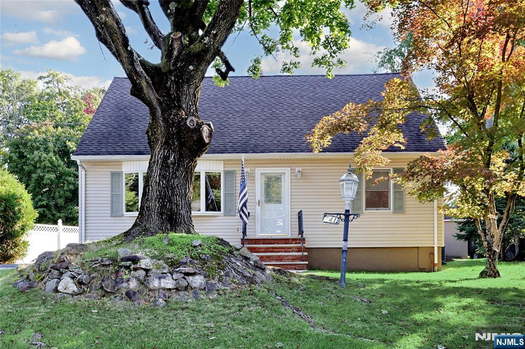 741 Pompton Avenue - Photo 2