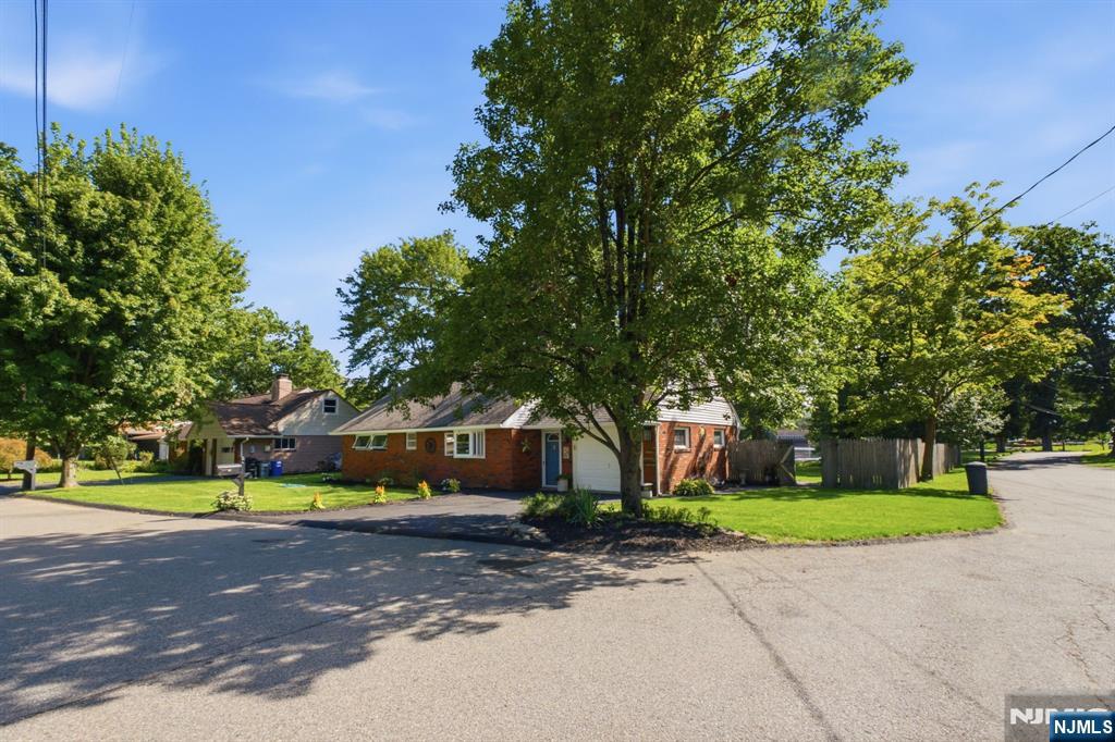 49 Oslo Drive - Photo 3