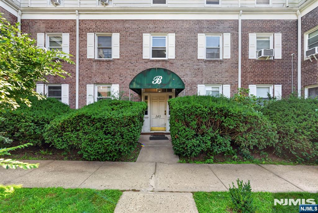 Photo 3 of Condo for sale at 140 W Englewood Ave #5B, Teaneck, NJ 07666 | MLS# 26033814 | Listing updated on 2026-10-08