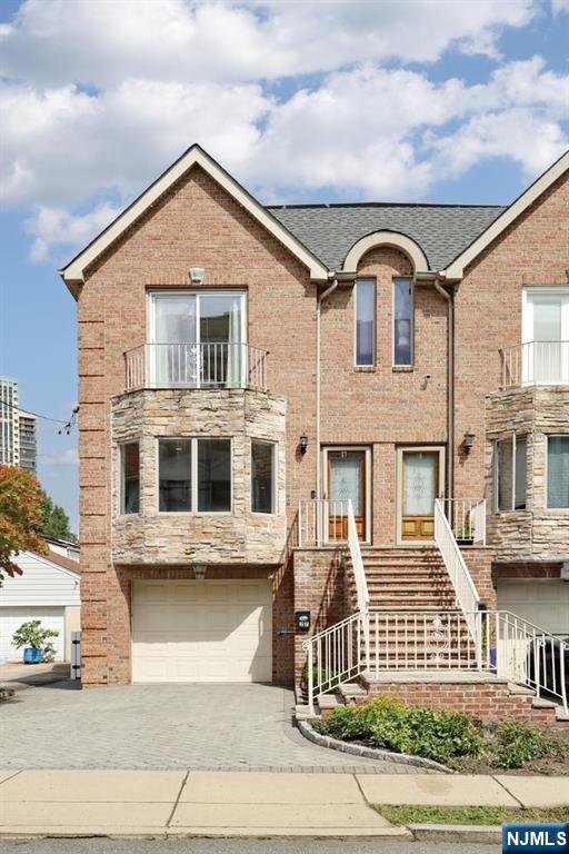 27 Lawton Avenue C0027 - Photo 2
